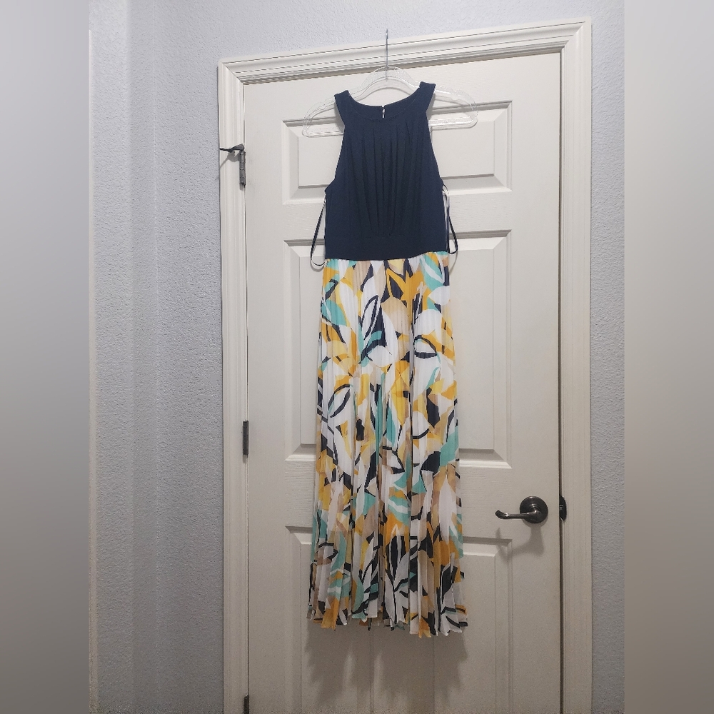 Sandra Darren Brand Size 6 Maxi Dress in Navy, Blue, Yellow with Pleated Skirt